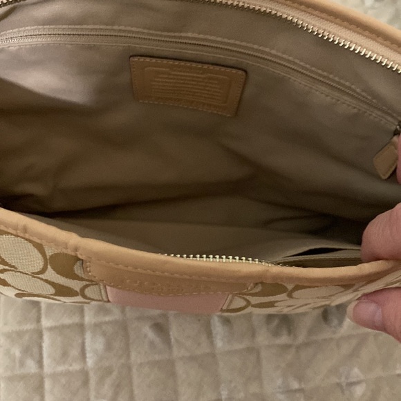 Coach crossbody or shoulder bag with matching billfold/wristlet - Picture 6 of 12